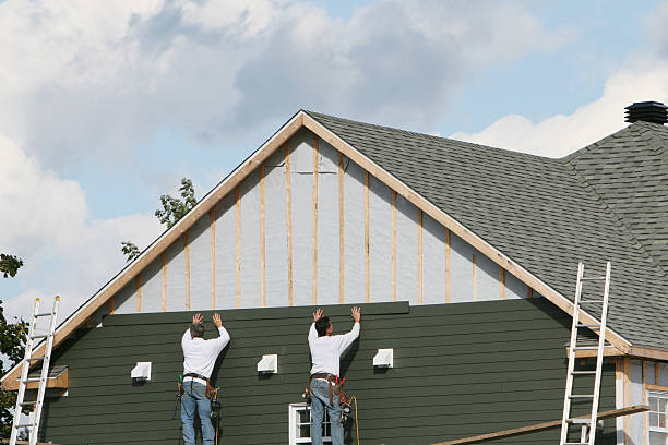 Professional Siding technician working in Englewood, NJ